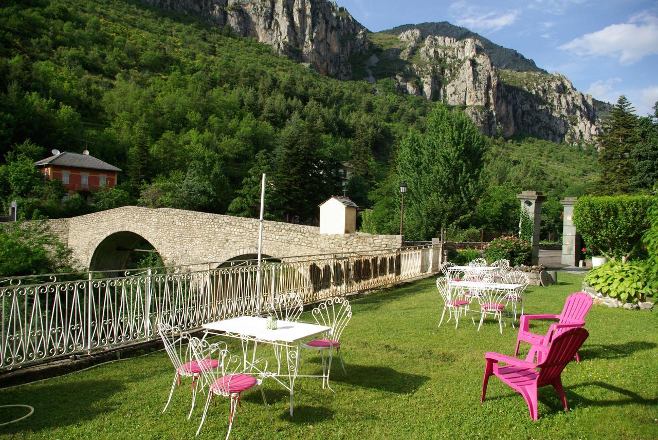 Le Mirval Hotel La Brigue Buitenkant foto